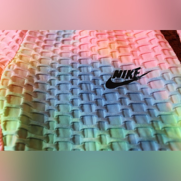 A 3 piece set with Nike emblem. - Picture 4 of 5